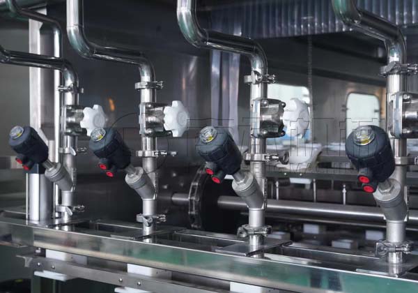 桶裝水灌裝機(jī)的工作原理是什么？擁有那些功能？