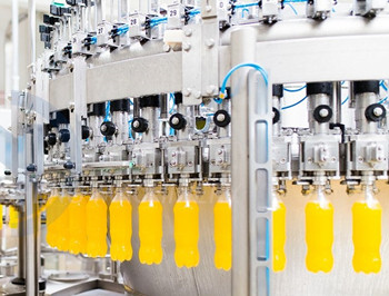 灌裝機在果汁飲料行業(yè)中的應(yīng)用